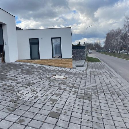 R E L L A X Studia Chvalovice Hate Na Greenway Praha-Wien Eksteriør bilde
